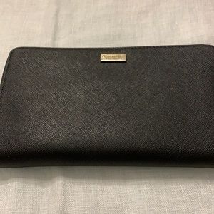 Kate Spade executive travel while it in black